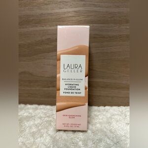 Laura Geller Balance-n-Glow Hydrating Liquid Foundation - Light